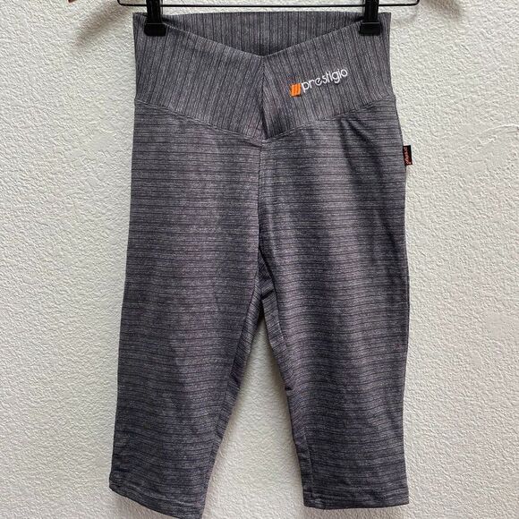 Prestigio Clothing Athletic Workout Capri Pants Mid-Rise Size Medium EUC - Picture 1 of 3